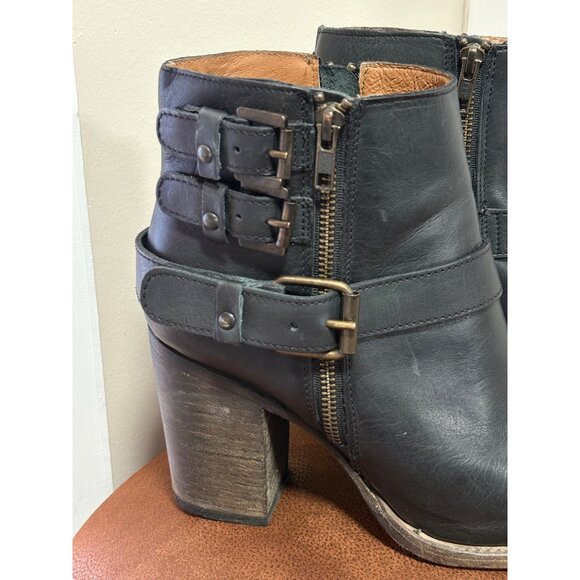 FREEBIRD BOLO BLACK BUCKLED DUAL ZIP HEELED ANKLE LEATHER BOOTS WOMENS 10 - Picture 2 of 9